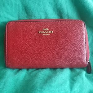 Medium Coach zip around